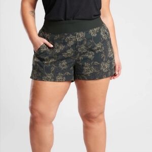 Athleta Trekkie North Short, Black Floral Print, Women's Size 18